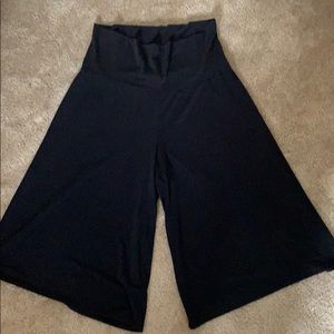 Black cropped gaucho pants